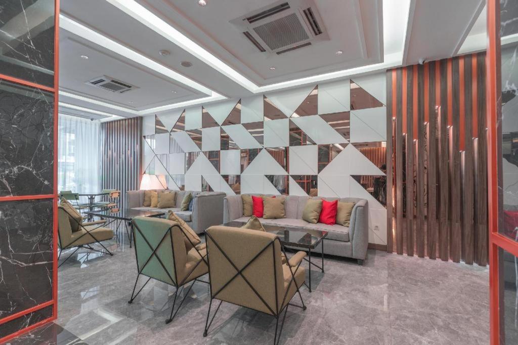 Versa Hotel Bekasi Buitenkant foto