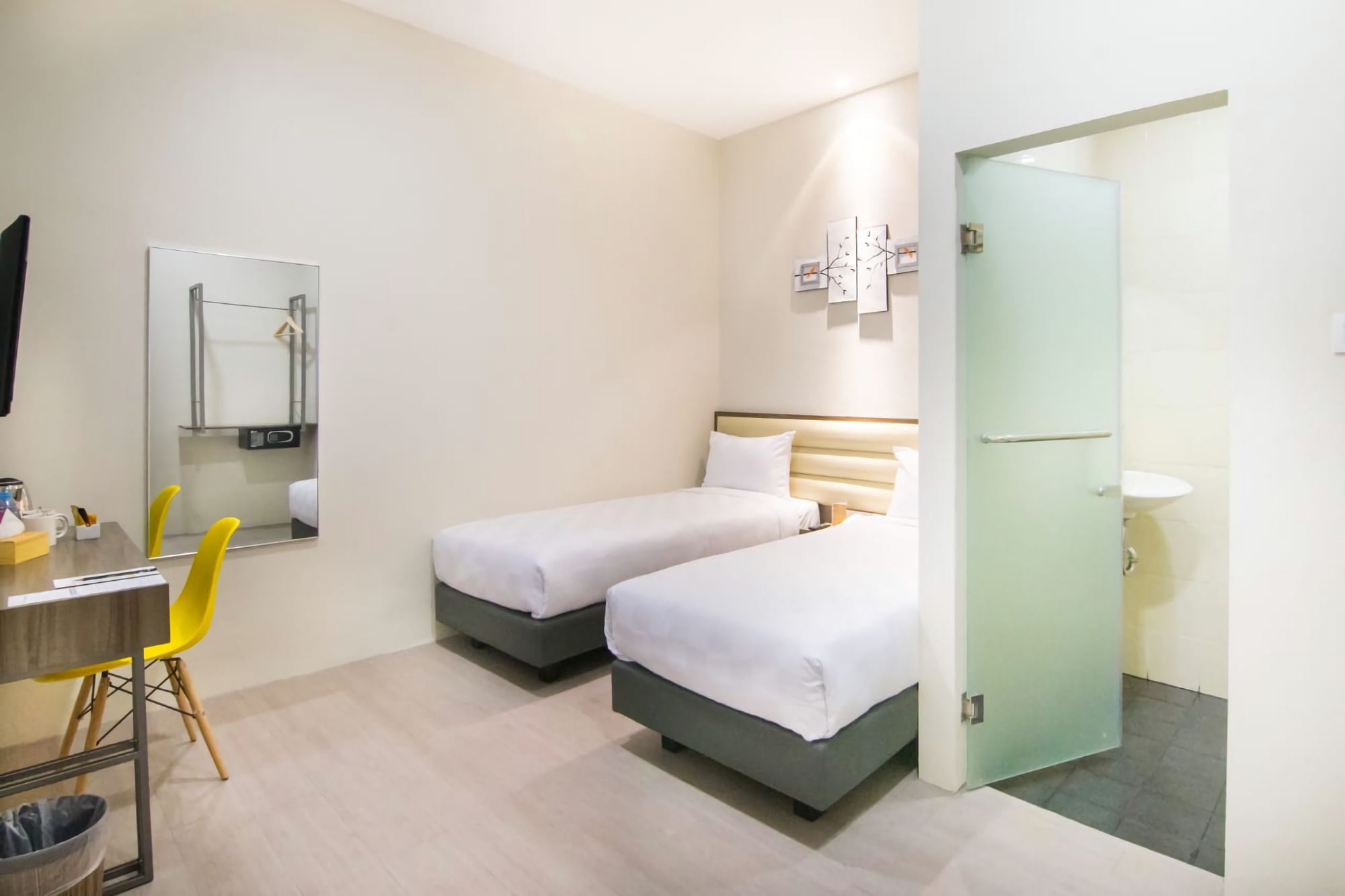 Versa Hotel Bekasi Buitenkant foto
